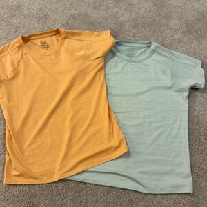 Athleta Girls UPF Sunburst tshirts size medium